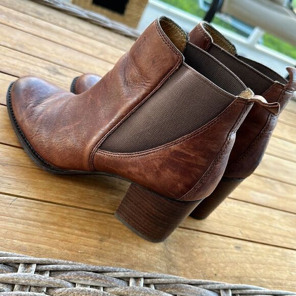 Sofft Leather Brown Heeled Chelsea Boots 8 - Picture 2 of 9